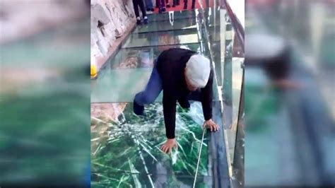 glass bridge in china with fake cracks